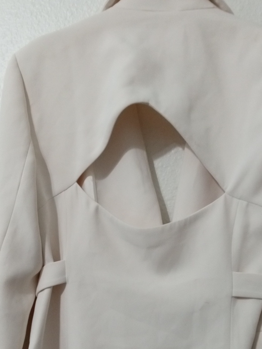 Good American Cream Long Blazer with Side Buckle Accents - Picture 5 of 7